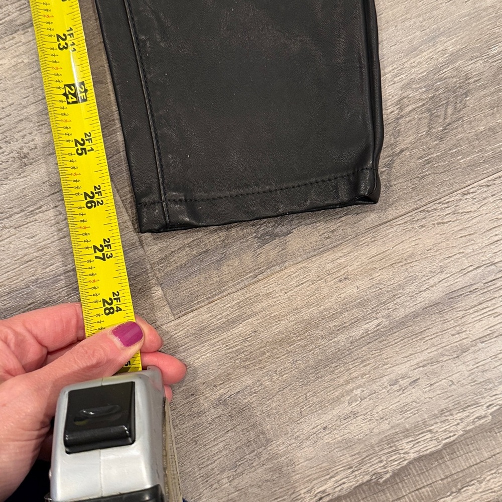 Blank NYC Faux Leather Skinny Pants Black Size 26 - Picture 3 of 10